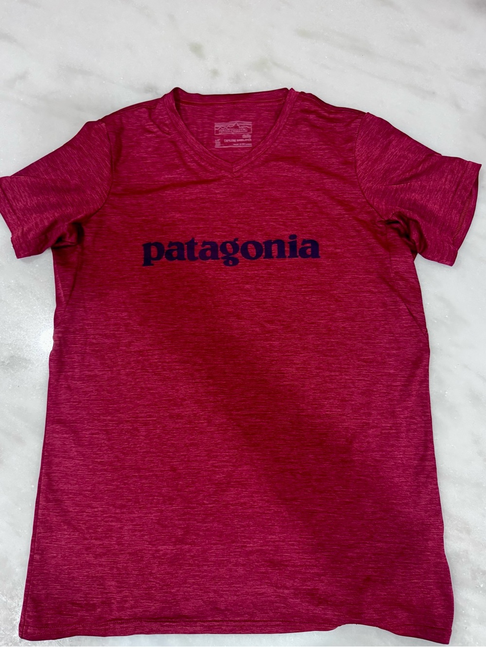 Patagonia Capilene Daily Baselayer V-Neck Logo Tee XS Magenta